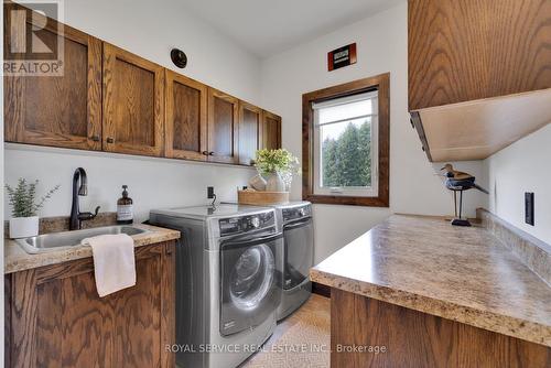 87 Loon Street, Kawartha Lakes, ON - Indoor Photo Showing Laundry Room