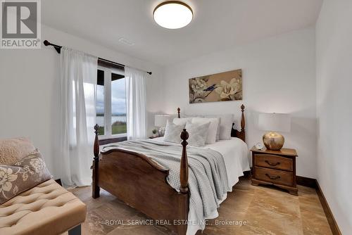 87 Loon Street, Kawartha Lakes, ON - Indoor Photo Showing Bedroom