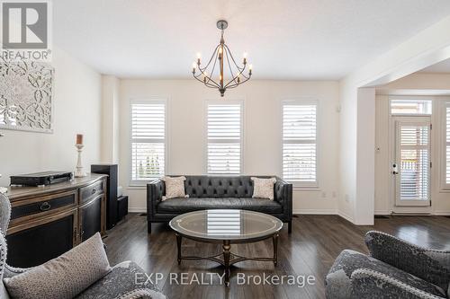 8799 Dogwood Crescent, Niagara Falls, ON - Indoor Photo Showing Living Room