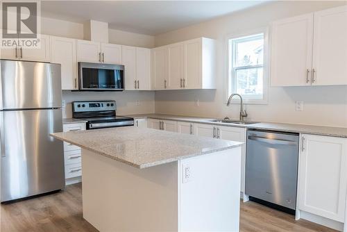 146 Patricia Street, Lively, ON - Indoor Photo Showing Kitchen With Double Sink With Upgraded Kitchen