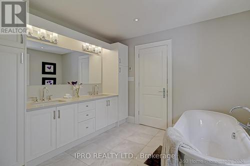 220 Burnett Avenue, Toronto, ON - Indoor Photo Showing Bathroom