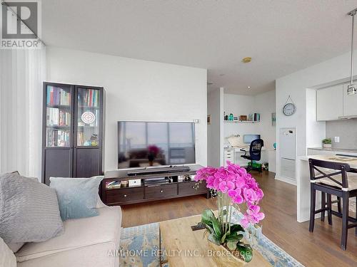 4910 - 100 Harbour Street, Toronto, ON - Indoor Photo Showing Living Room