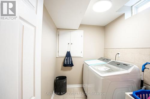 3220 Equestrian Crescent, Mississauga, ON - Indoor Photo Showing Laundry Room