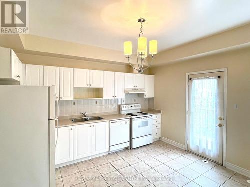 178 - 435 Hensall Circle, Mississauga, ON - Indoor Photo Showing Kitchen With Double Sink