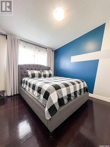 270 2Nd Avenue Se, Swift Current, SK - Indoor Photo Showing Bedroom