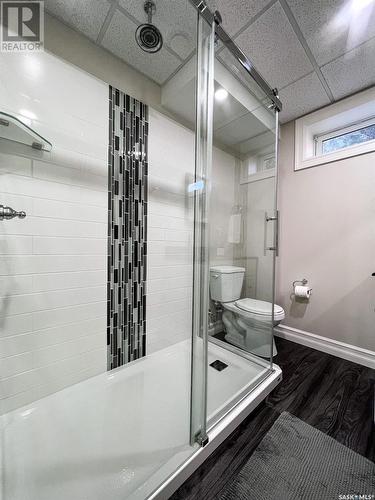 270 2Nd Avenue Se, Swift Current, SK - Indoor Photo Showing Bathroom