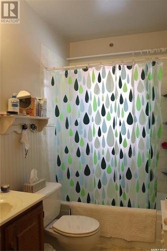 1327 15Th Street E, Saskatoon, SK - Indoor Photo Showing Bathroom