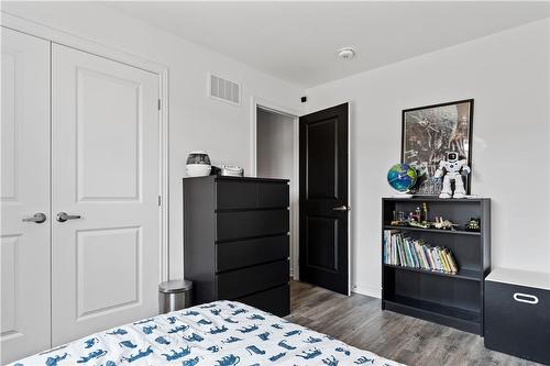 4069 Brock Street, Beamsville, ON - Indoor Photo Showing Bedroom