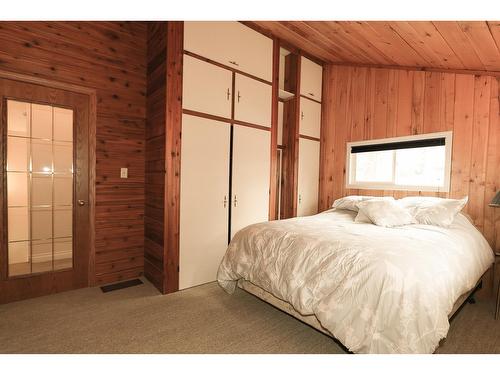 129 305Th Avenue, Kimberley, BC - Indoor Photo Showing Bedroom