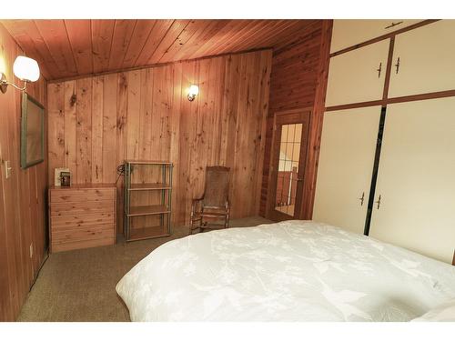129 305Th Avenue, Kimberley, BC - Indoor Photo Showing Bedroom