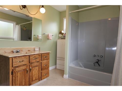 129 305Th Avenue, Kimberley, BC - Indoor Photo Showing Bathroom