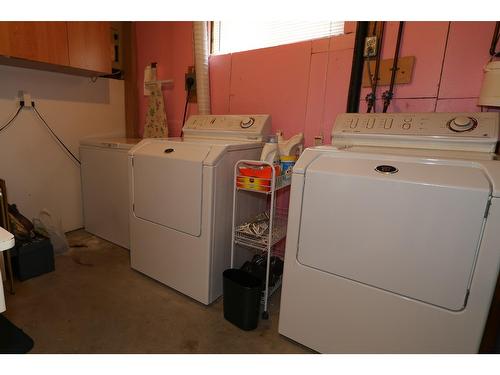 129 305Th Avenue, Kimberley, BC - Indoor Photo Showing Laundry Room