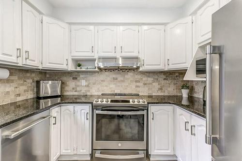 2159 Belgrave Court, Burlington, ON - Indoor Photo Showing Kitchen With Upgraded Kitchen