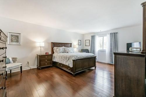 2159 Belgrave Court, Burlington, ON - Indoor Photo Showing Bedroom