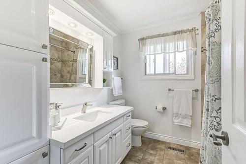 2159 Belgrave Court, Burlington, ON - Indoor Photo Showing Bathroom