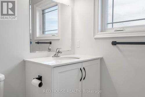 1074 Rippingale Trail, Peterborough, ON - Indoor Photo Showing Bathroom