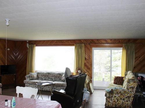 451 Aksel Road, Rainy River, ON - Indoor Photo Showing Living Room