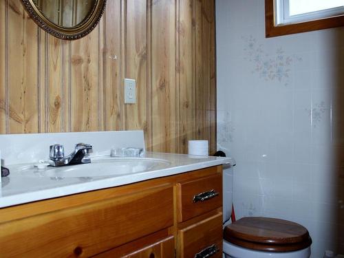 451 Aksel Road, Rainy River, ON - Indoor Photo Showing Bathroom
