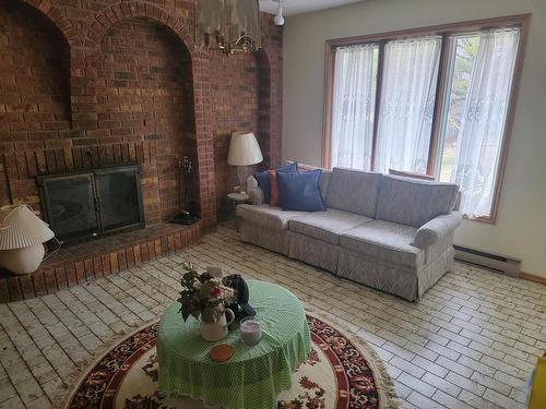 7 Lakeview Drive, Terrace Bay, ON - Indoor Photo Showing Living Room With Fireplace