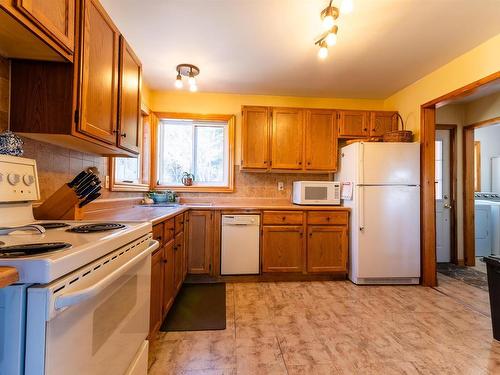 402 Birchgrove Road, Blindfold Lake, ON - Indoor Photo Showing Kitchen