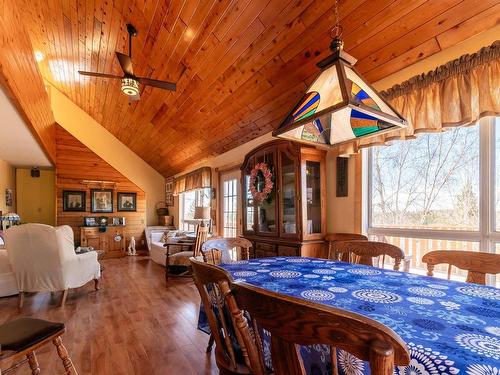 402 Birchgrove Road, Blindfold Lake, ON - Indoor Photo Showing Dining Room