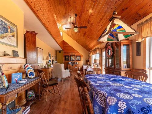 402 Birchgrove Road, Blindfold Lake, ON - Indoor Photo Showing Dining Room