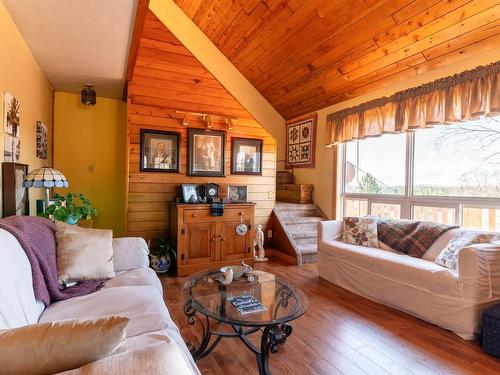 402 Birchgrove Road, Blindfold Lake, ON - Indoor Photo Showing Living Room