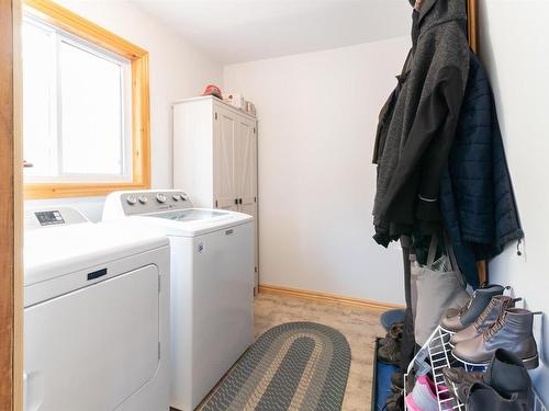 402 Birchgrove Road, Blindfold Lake, ON - Indoor Photo Showing Laundry Room