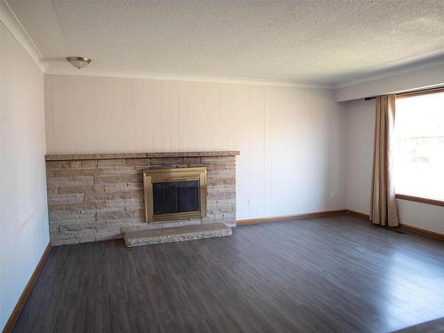 258 Windsor Street W, Thunder Bay, ON - Indoor Photo Showing Living Room With Fireplace