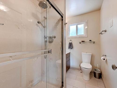 225 St Paul Street W, Kamloops, BC - Indoor Photo Showing Bathroom