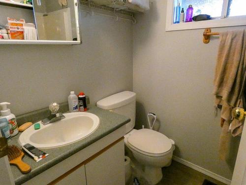 2353 Nicola Ave, Merritt, BC - Indoor Photo Showing Bathroom