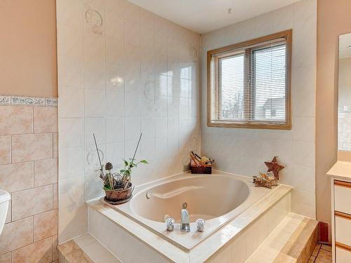 Salle de bains attenante Ã  la CCP - 1390 Av. Stravinski, Brossard, QC - Indoor Photo Showing Bathroom