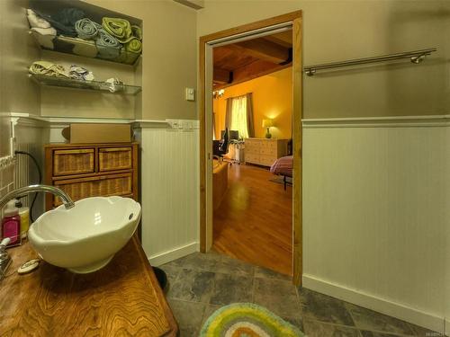 10285 Youbou Rd, Youbou, BC - Indoor Photo Showing Bathroom