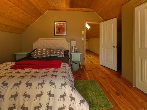10285 Youbou Rd, Youbou, BC - Indoor Photo Showing Bedroom