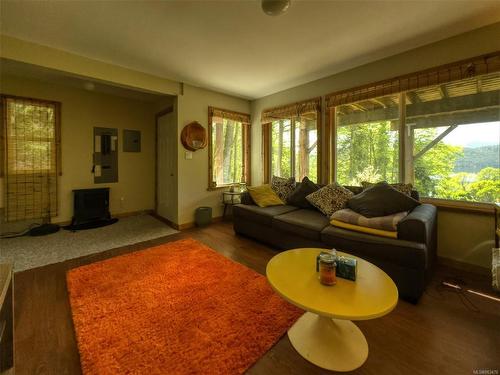 10285 Youbou Rd, Youbou, BC -  Photo Showing Living Room