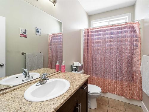 371 Applewood Cres, Nanaimo, BC - Indoor Photo Showing Bathroom