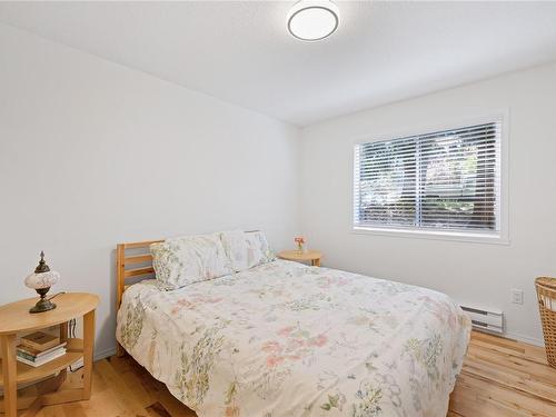 4-141 Sixth Ave East, Qualicum Beach, BC - Indoor Photo Showing Bedroom