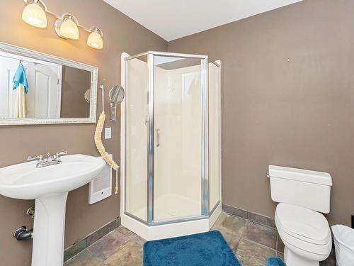 6-6300 Genoa Bay Rd, Duncan, BC - Indoor Photo Showing Bathroom