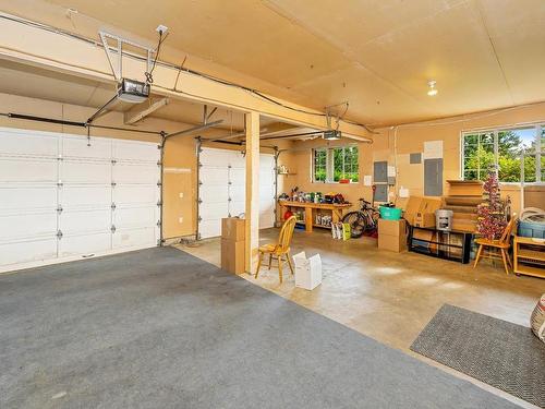 6-6300 Genoa Bay Rd, Duncan, BC - Indoor Photo Showing Garage