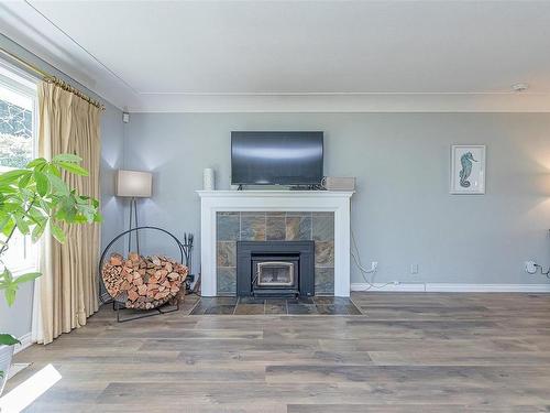 2481 Lynburn Cres, Nanaimo, BC - Indoor Photo Showing Living Room With Fireplace