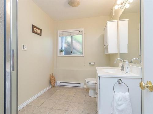 2481 Lynburn Cres, Nanaimo, BC - Indoor Photo Showing Bathroom