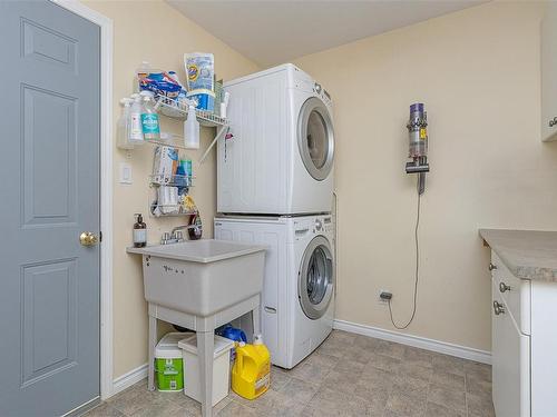2481 Lynburn Cres, Nanaimo, BC - Indoor Photo Showing Laundry Room