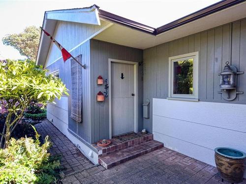 5049 Wesley Rd, Saanich, BC - Outdoor With Exterior