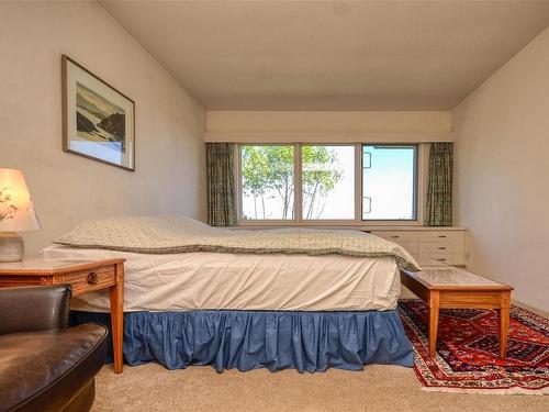 5049 Wesley Rd, Saanich, BC - Indoor Photo Showing Bedroom