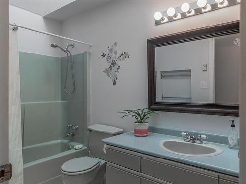 2624 Quill Dr, Nanaimo, BC - Indoor Photo Showing Bathroom