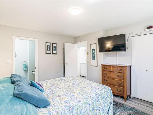 642 Wedgewood Cres, Parksville, BC - Indoor Photo Showing Bedroom