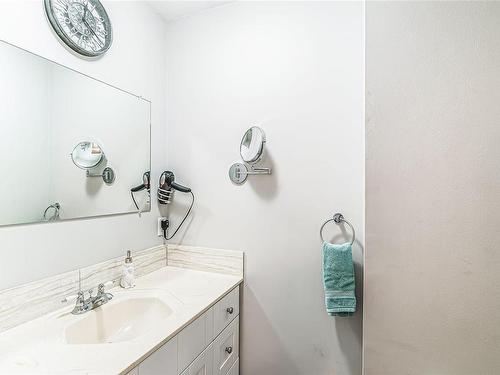 642 Wedgewood Cres, Parksville, BC - Indoor Photo Showing Bathroom