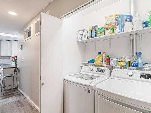 642 Wedgewood Cres, Parksville, BC - Indoor Photo Showing Laundry Room