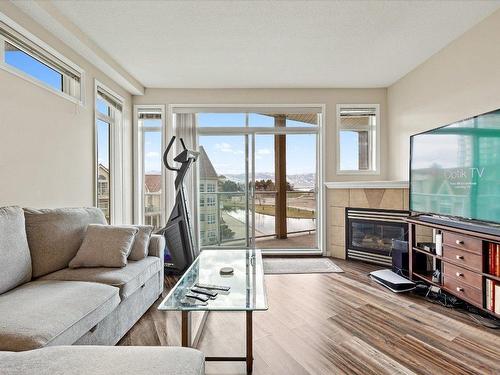 430-1088 Sunset Drive, Kelowna, BC - Indoor Photo Showing Living Room With Fireplace