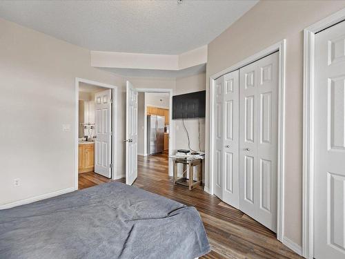 430-1088 Sunset Drive, Kelowna, BC - Indoor Photo Showing Bedroom
